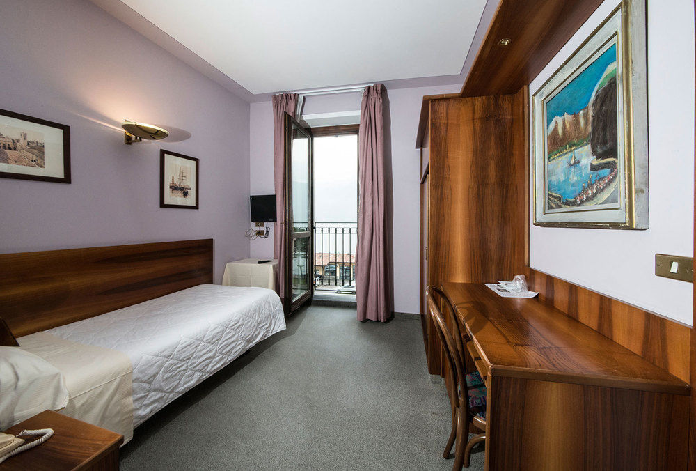 Albergo Moderno Lovere Eksteriør billede